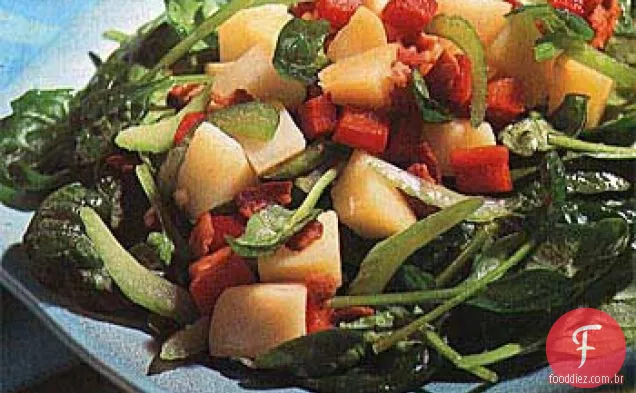 Salada de batata, espinafre e pimentão vermelho com vinagrete de Bacon quente