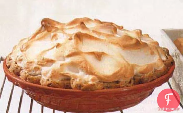 Torta de merengue de limão com crosta de noz-pecã