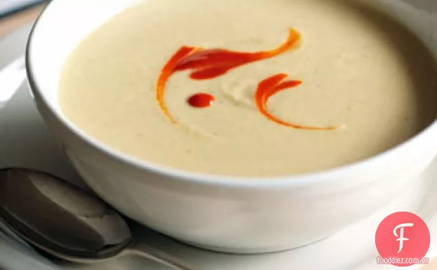 Sopa de feijão branco com pasta de Chile