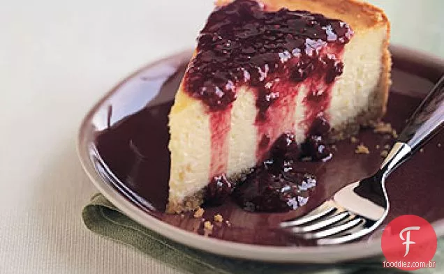 Cheesecake de flor de laranjeira com molho de framboesa e romã