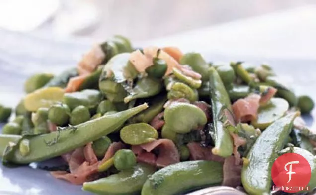 Fava, ervilha doce e salada de pressão de açúcar