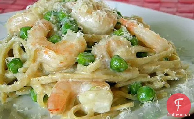 Luz Fettuccine Alfredo Com Camarão E Ervilhas