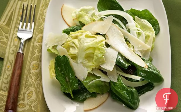 Salada de Pêra e espinafre com vinagrete de parmesão