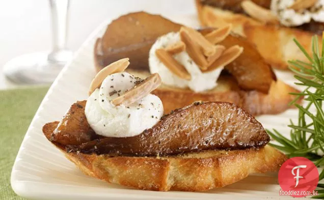 Crostini de Pêra e queijo de cabra com vidro balsâmico