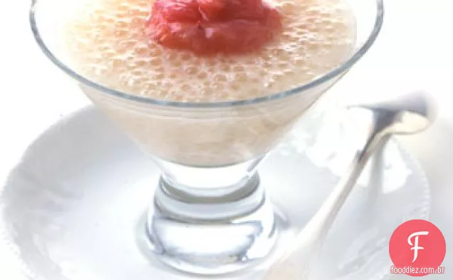 Tapioca quente com ruibarbo