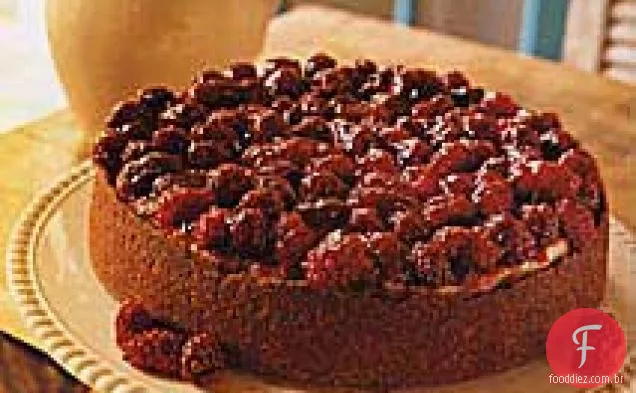 Cheesecake de amêndoa com creme azedo e amoras