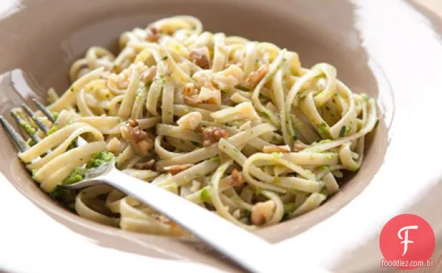 Linguine De Trigo Integral Com Pesto De Ervilha Verde