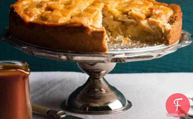 Crostata de maçã com molho de caramelo temperado