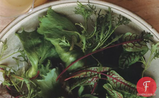 Salada verde com vinagrete de mostarda