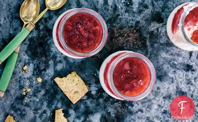 Leitelho Panna Cotta com ruibarbo-Geléia De Morango