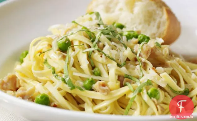 Linguine com amêijoas e ervilhas Garlicky