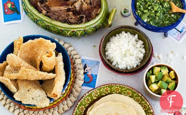 Tacos de Carnitas assados com laranja, leite e pimenta