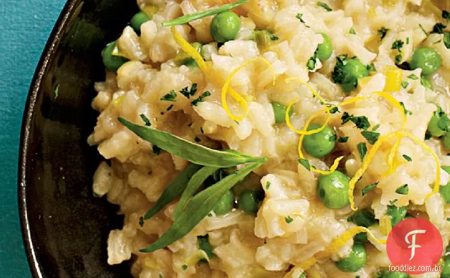 Risoto de limão com ervilhas, estragão e alho-poró