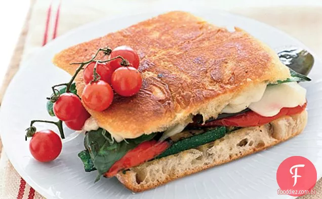 Legumes grelhados e mussarela Panini