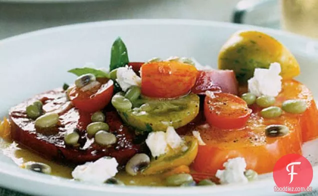 Salada De Tomate De Herança Com Ervilhas Frescas
