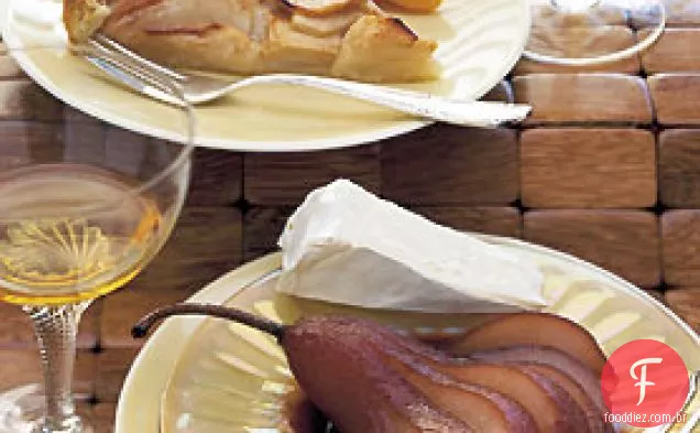 Peras de Vinho e citrinos escalfadas com queijo Triplo Crème