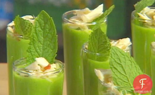 Tiros de ervilha refrigerados com caranguejo picante