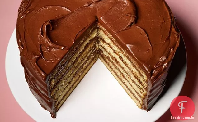 Bolo de camada amarela com cobertura de Creme de leite com Chocolate