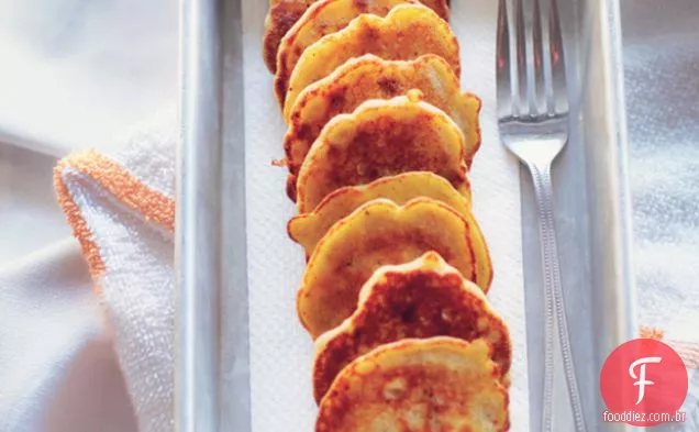 Bolos de chapa de milho com salsicha