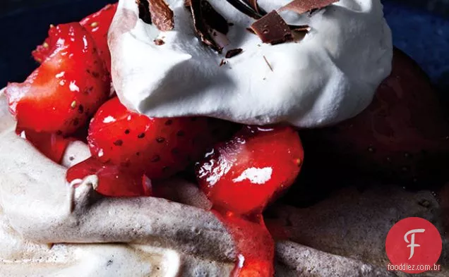 Merengues de Chocolate e morangos