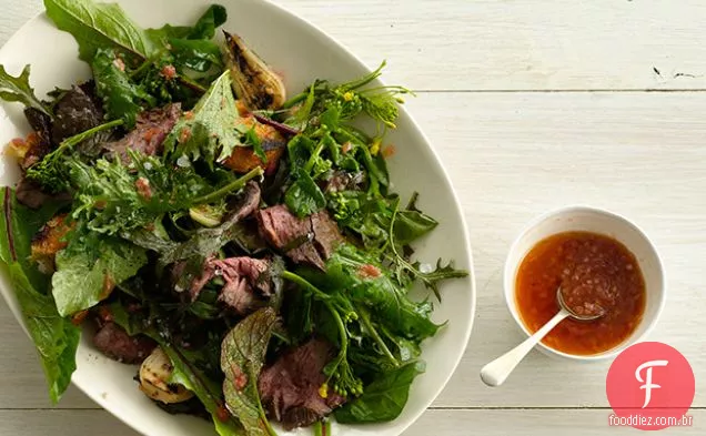 Salada de bife grelhado com vinagrete de tomate