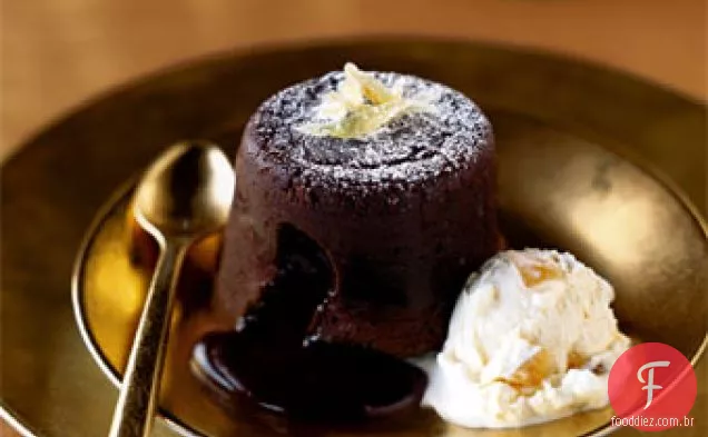 Bolos de Chocolate derretido com especiarias de Inverno Com Sorvete de gengibre e Rum