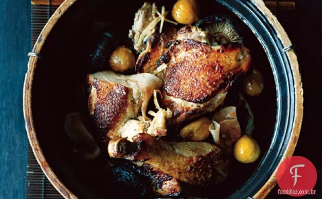 Frango assado com presunto defumado, castanhas e gengibre