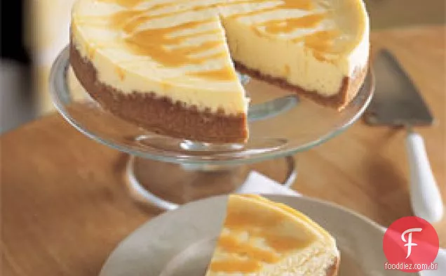 Cheesecake de Mascarpone com crosta de caju assada e molho de Caramelo De Maracujá