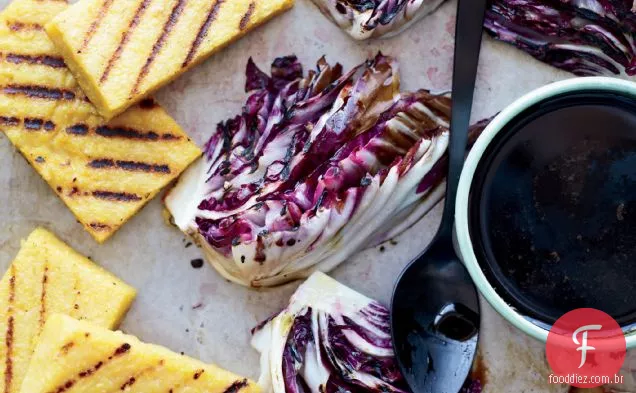 Polenta grelhada e Radicchio com regue balsâmico