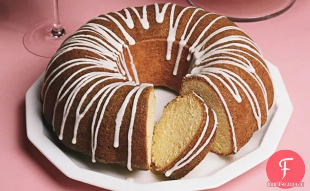 Bolo de bordo com cobertura de xarope de bordo