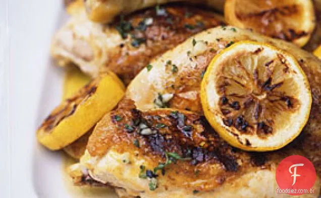 Frango grelhado com limão, alho e orégano