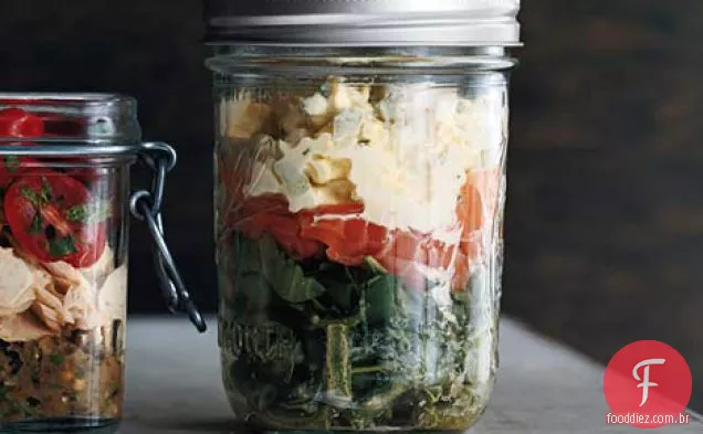 Salmão defumado com salada de ovo e feijão verde