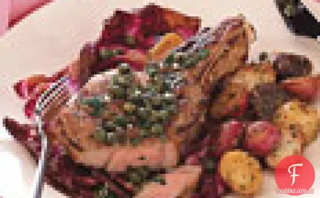 Costeletas de vitela grelhadas e Radicchio com molho de alcaparras de limão