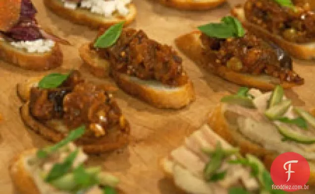 Crostini Com Ricota Fresca E Radicchio Grelhado