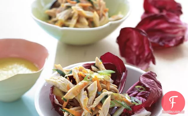 Salada de frango em copos Radicchio