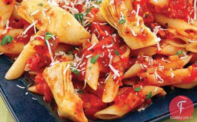 Tomate ameixa e alcachofras com Penne