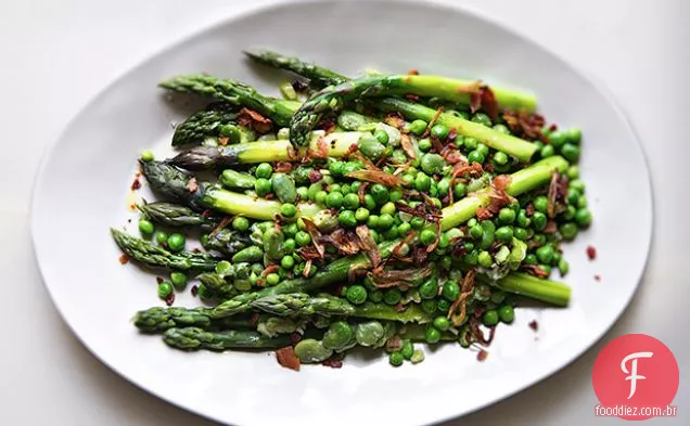 Salada de ervilha, aspargos e Fava