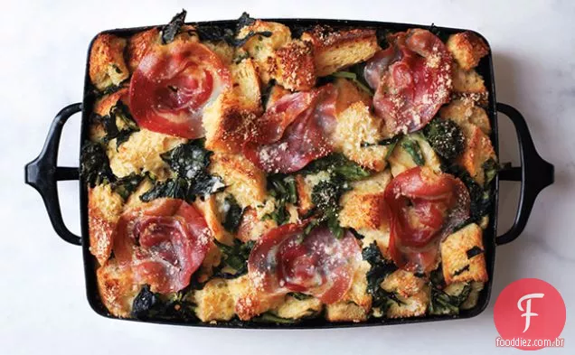 Pudim de pão parmesão com brócolis Rabe e Pancetta
