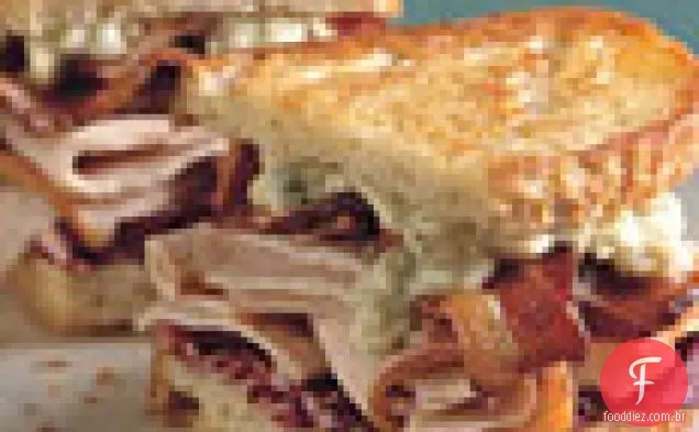 Peru Grelhado, Bacon, Radicchio E Sanduíches De Queijo Azul