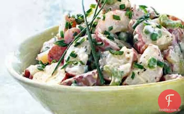 Salada de batata e ervilha com cebolinha Aïoli