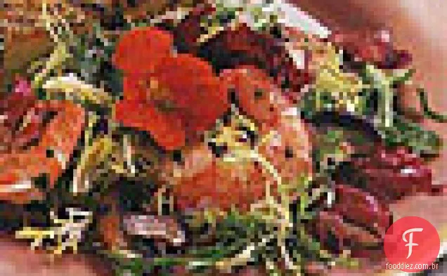 Frisée, Radicchio E Salada Verde Mista Com Camarão E Cogumelos