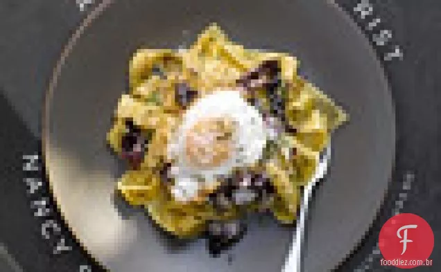 Salsicha Italiana Com Feijão Branco Gigante E Radicchio