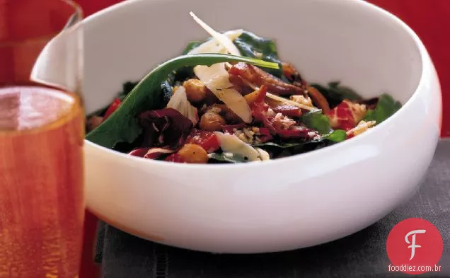 Salada picada de Radicchio com grão de bico torrado