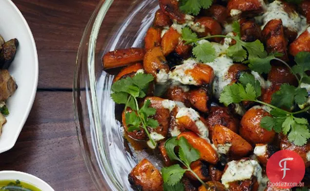 Cenouras assadas com iogurte de cominho