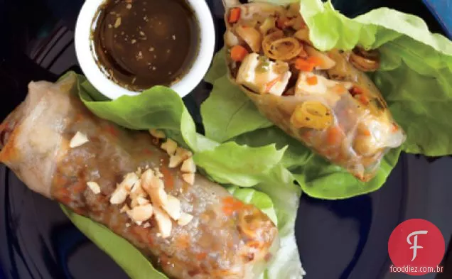Rolinhos primavera crocantes com Tofu picante, legumes e nozes torradas