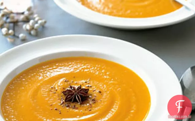 Sopa de cenoura com anis estrelado