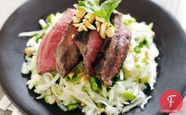 Carne grelhada, Jícama e salada de maçã
