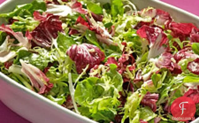 Salada Verde Misturada Com Molho Cítrico