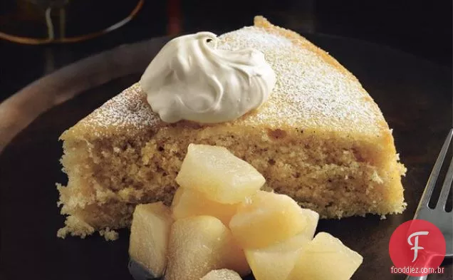 Bolo De Especiarias de leitelho com compota de Pêra e Crème Fraîche