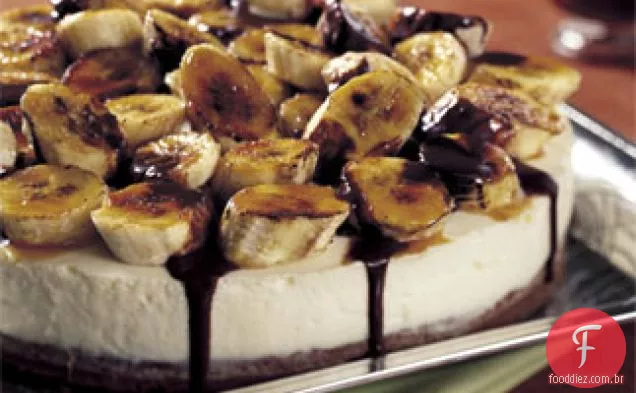 Chocolate Brownie Torte com mousse de Chocolate branco e Bananas caramelizadas